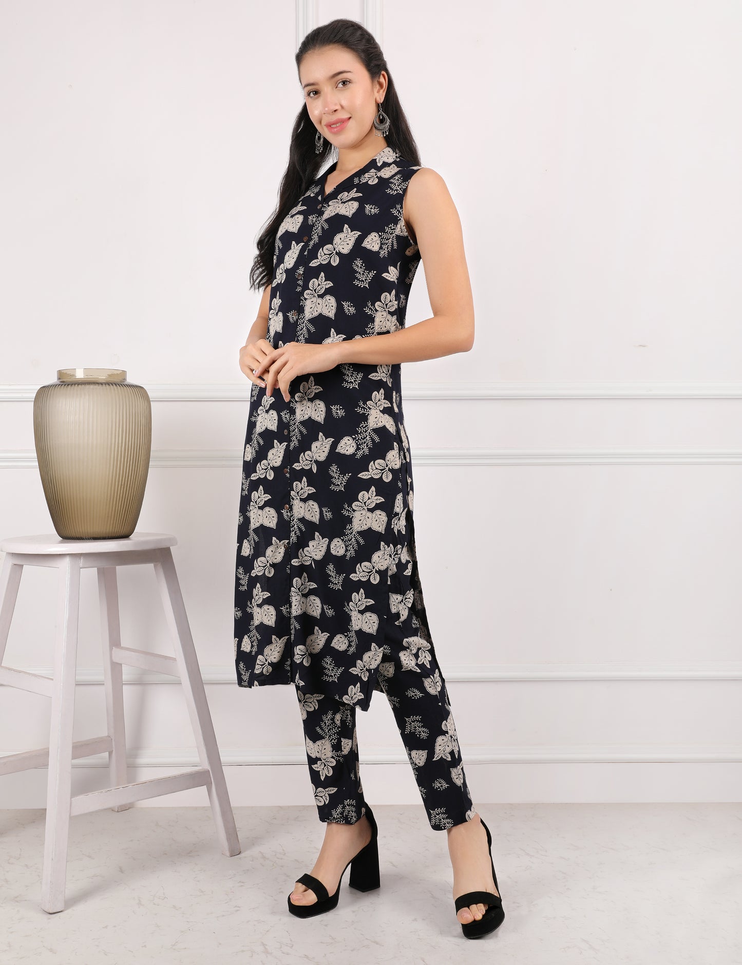 BLACK COTTON PRINT COLLAR KURTA