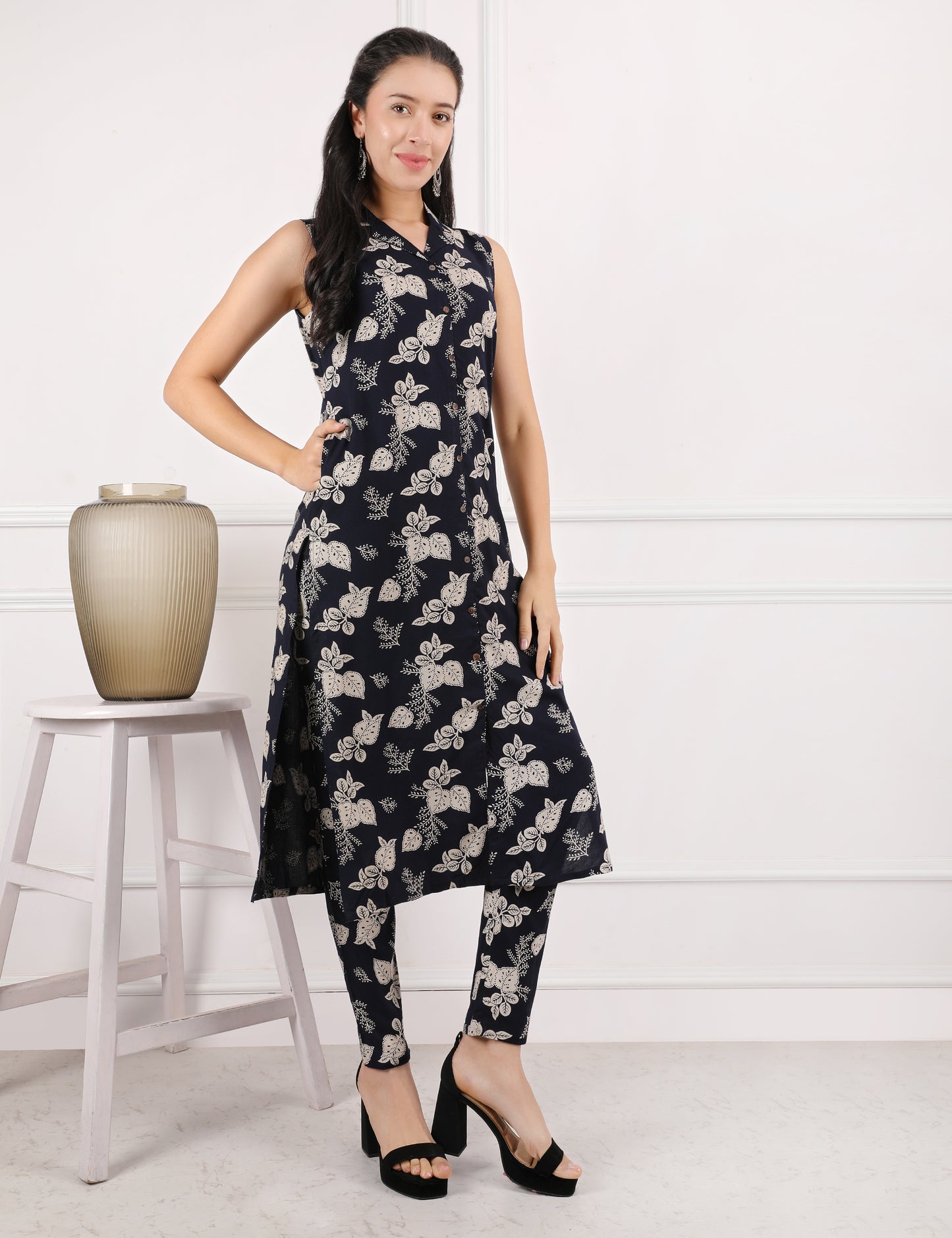 BLACK COTTON PRINT COLLAR KURTA